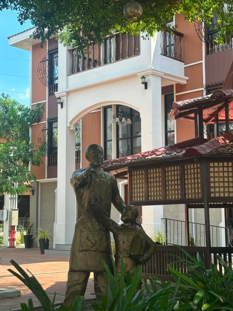04 statue